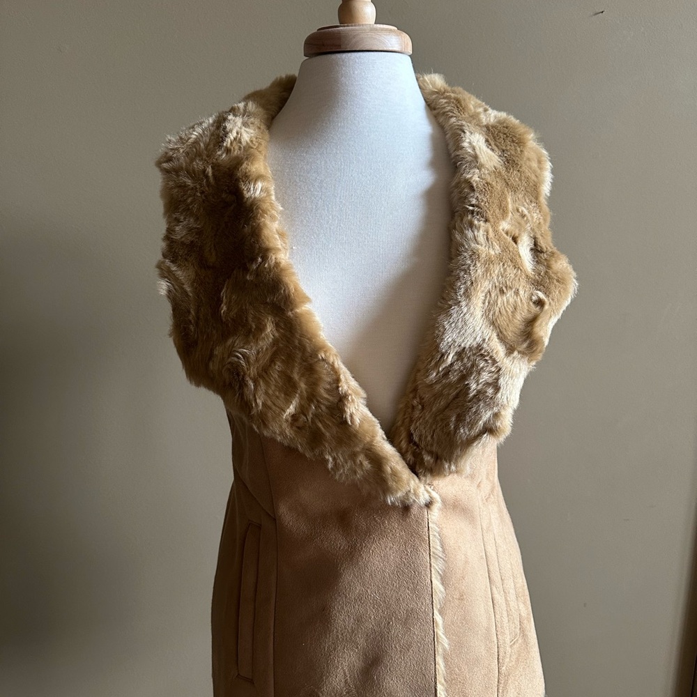 NEW with Tags White House Black Market Women's Tan Faux Fur Vest